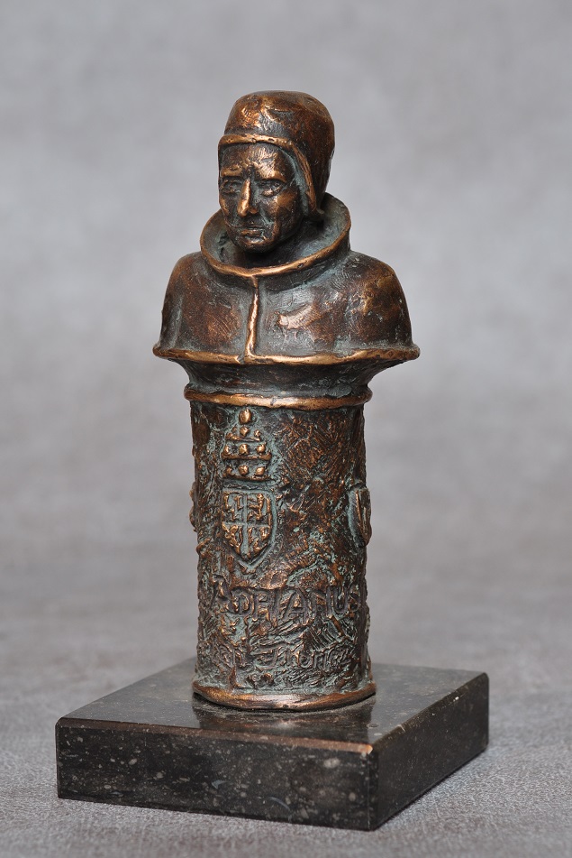bronzen beeld paus adrianus