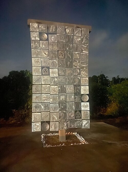 monument boekoe, aluminium